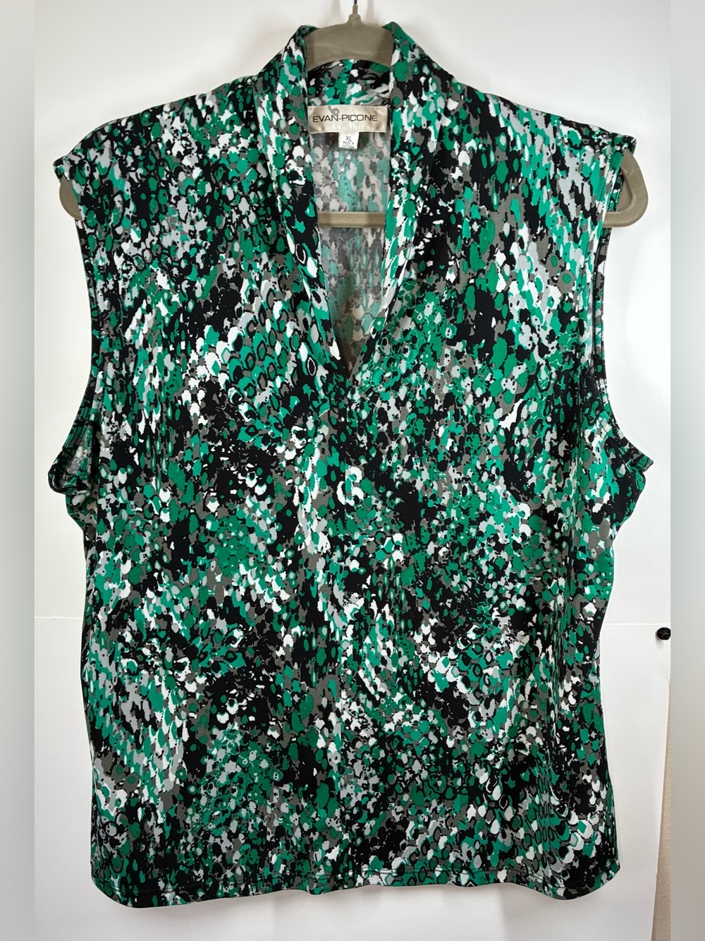 Evan Picone Green, Black & White Abstract Sleeveless V-Neck Top Women's size XL